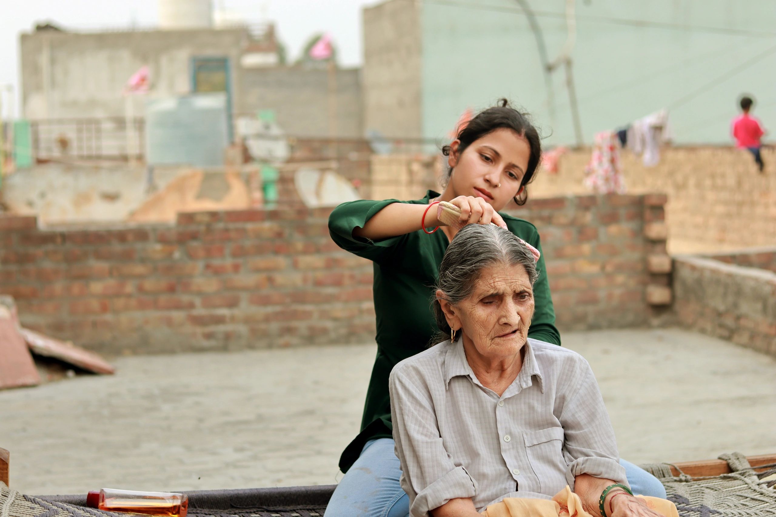 Volunteer caring for an elderly woman at home